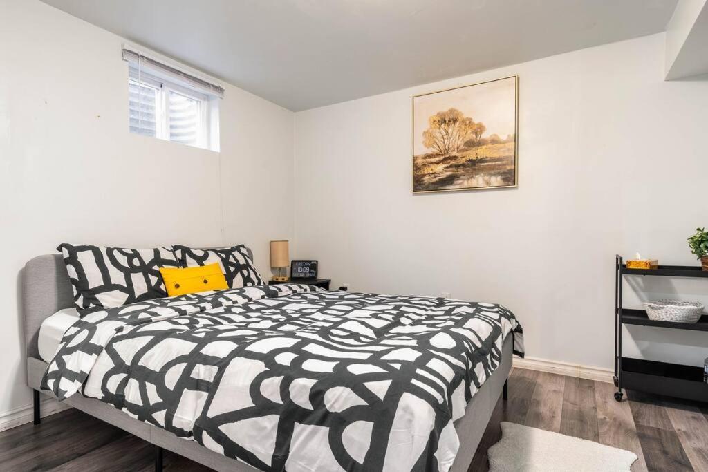 Cozy Nest Basement Unit Apartment ฮามิลตัน ภายนอก รูปภาพ