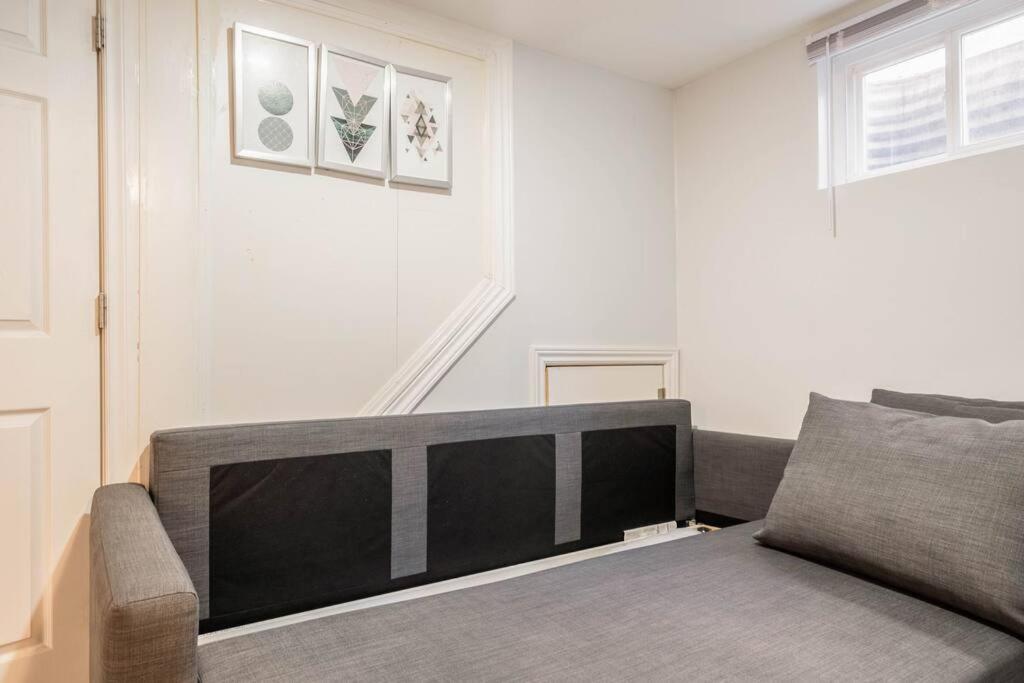 Cozy Nest Basement Unit Apartment ฮามิลตัน ภายนอก รูปภาพ
